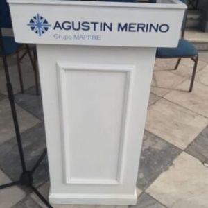 PODIUM DE MADERA