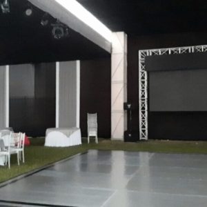 TOLDO CON ESTRUCTURA CON TORRES Y VIGAS